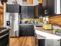 Luxury Camp Gold In Terry Peak - Image 3