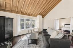 Tall Pines Getaway - Image 5