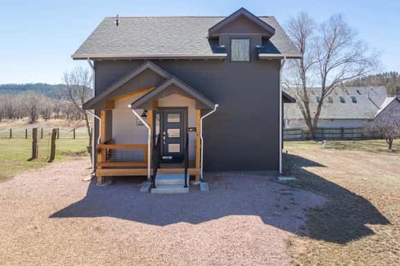 TEN18 Hideaway - Image 1