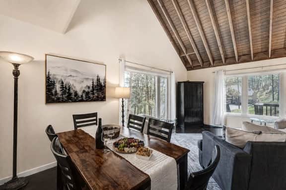 Tall Pines Getaway - Image 4