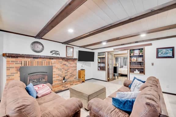 Wild Hare Lodge at Terry Peak - Image 4
