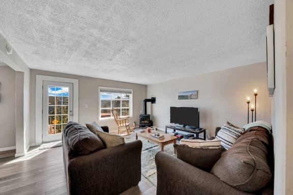 Summit Views Getaway - Image 1
